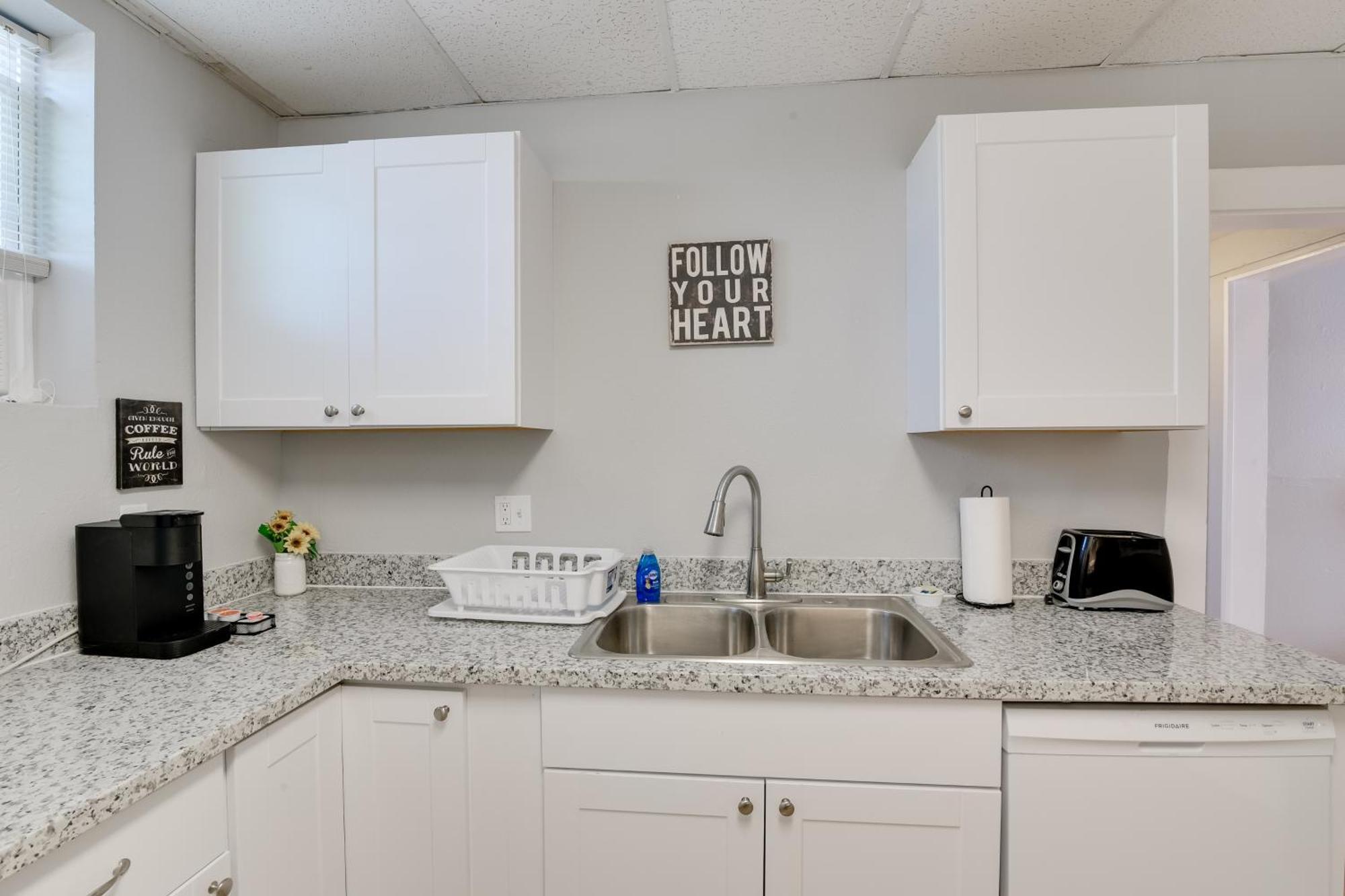 Beautiful Galveston Apt With Deck Less Than 3 Mi To Dtwn! Exterior photo